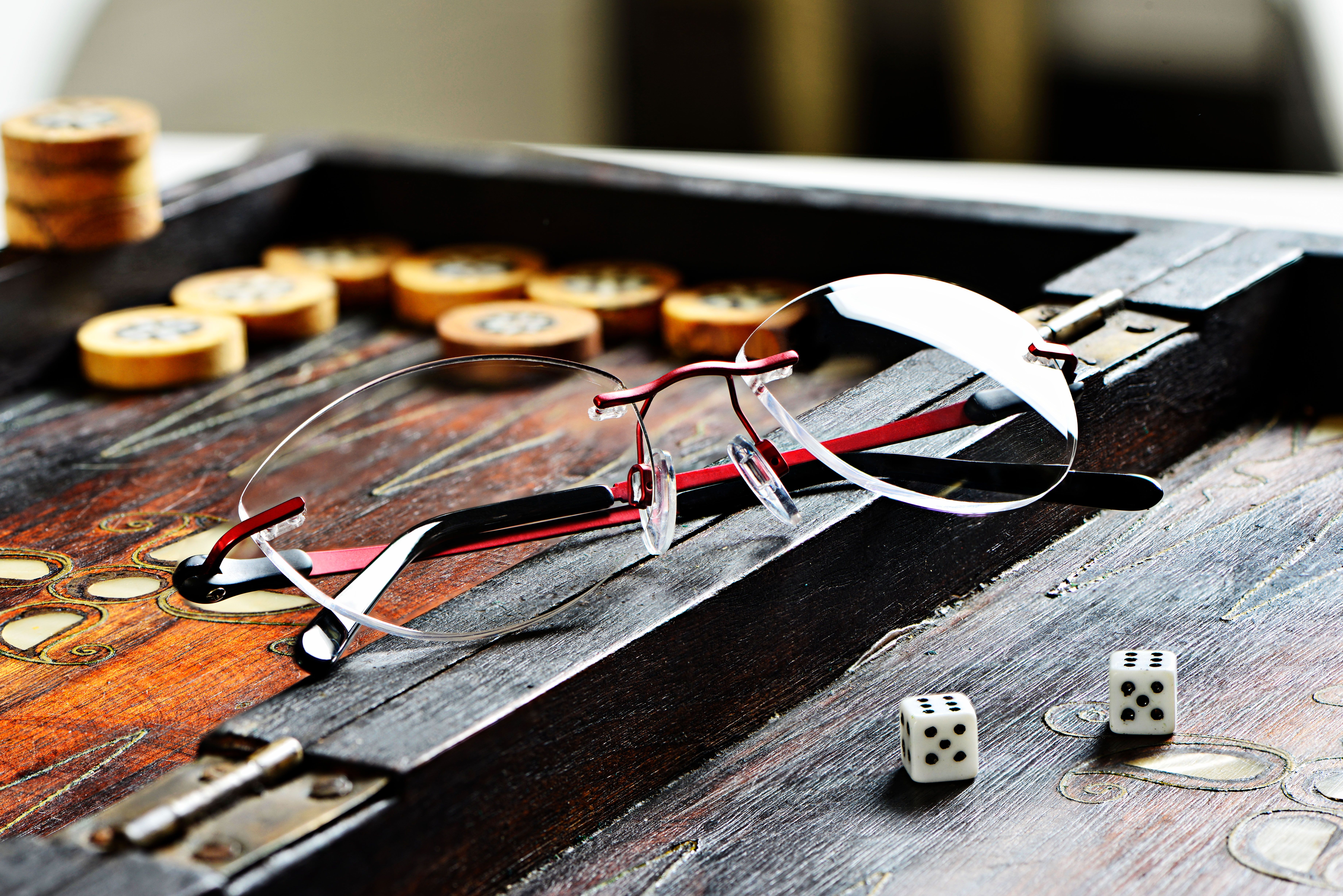 Rimless frame on a table, symbol of optical minimalism