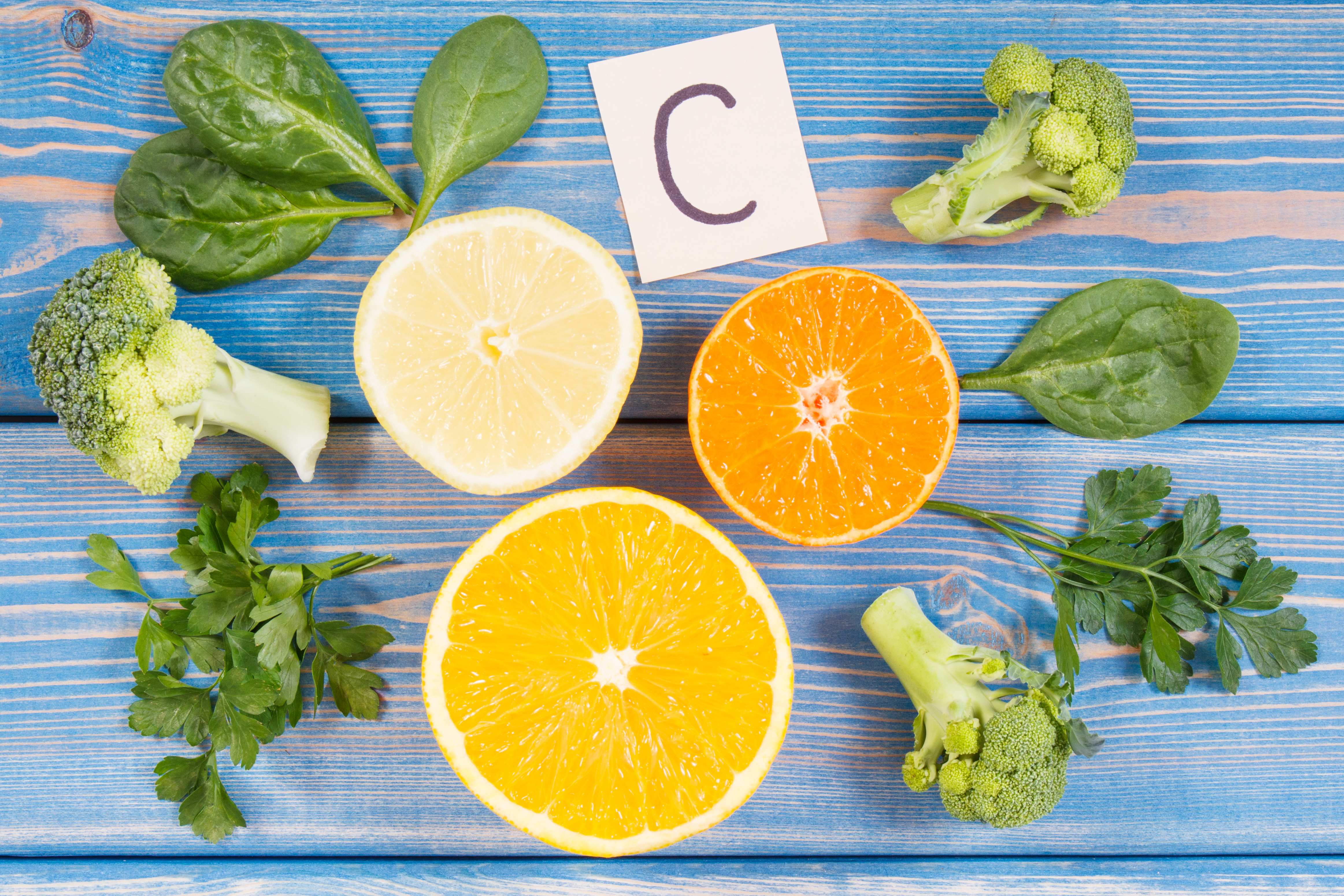 Fruits and vegetables rich in vitamin C for eye health